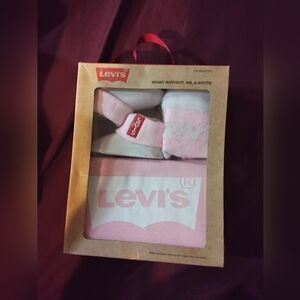 Levi's Infant Set - Soft Pink and White